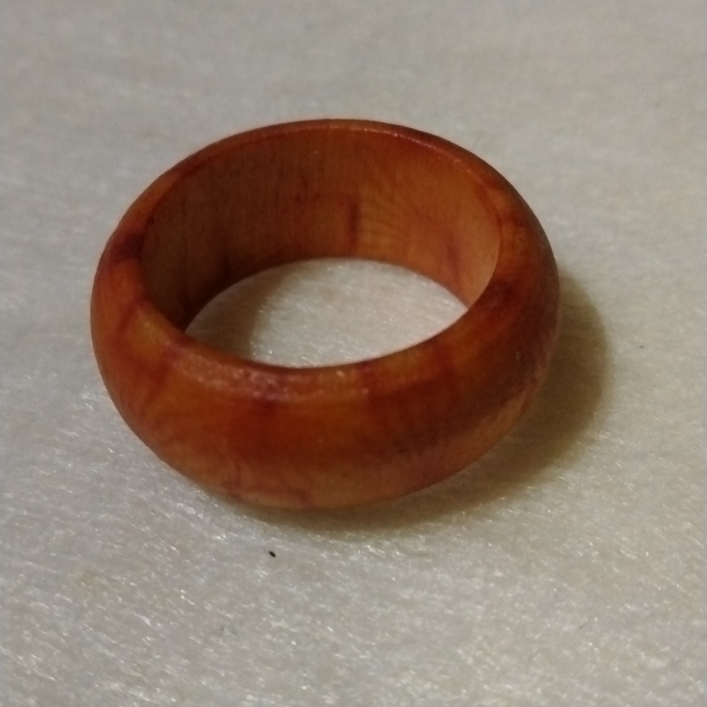 Wooden ring size 5 NWT (sku 414)